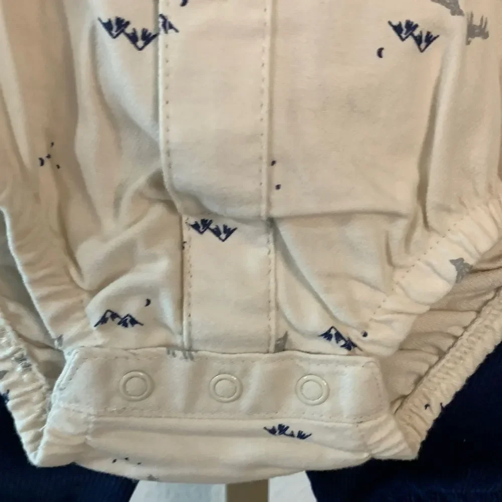 Carter's Cream and Navy wolves Onesie set- 9months